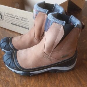 Oboz Women's Tan and Black Ankle Boots